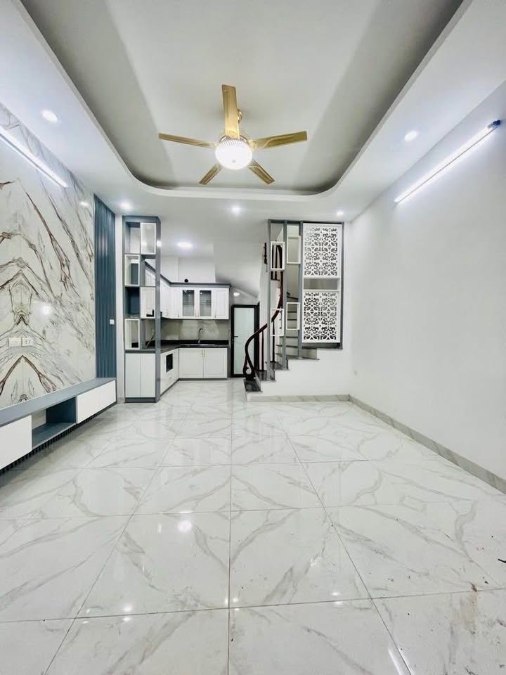 Bán nhà Việt Hưng 30m 5 tầng full nội thất nhỉnh 6 tỷ