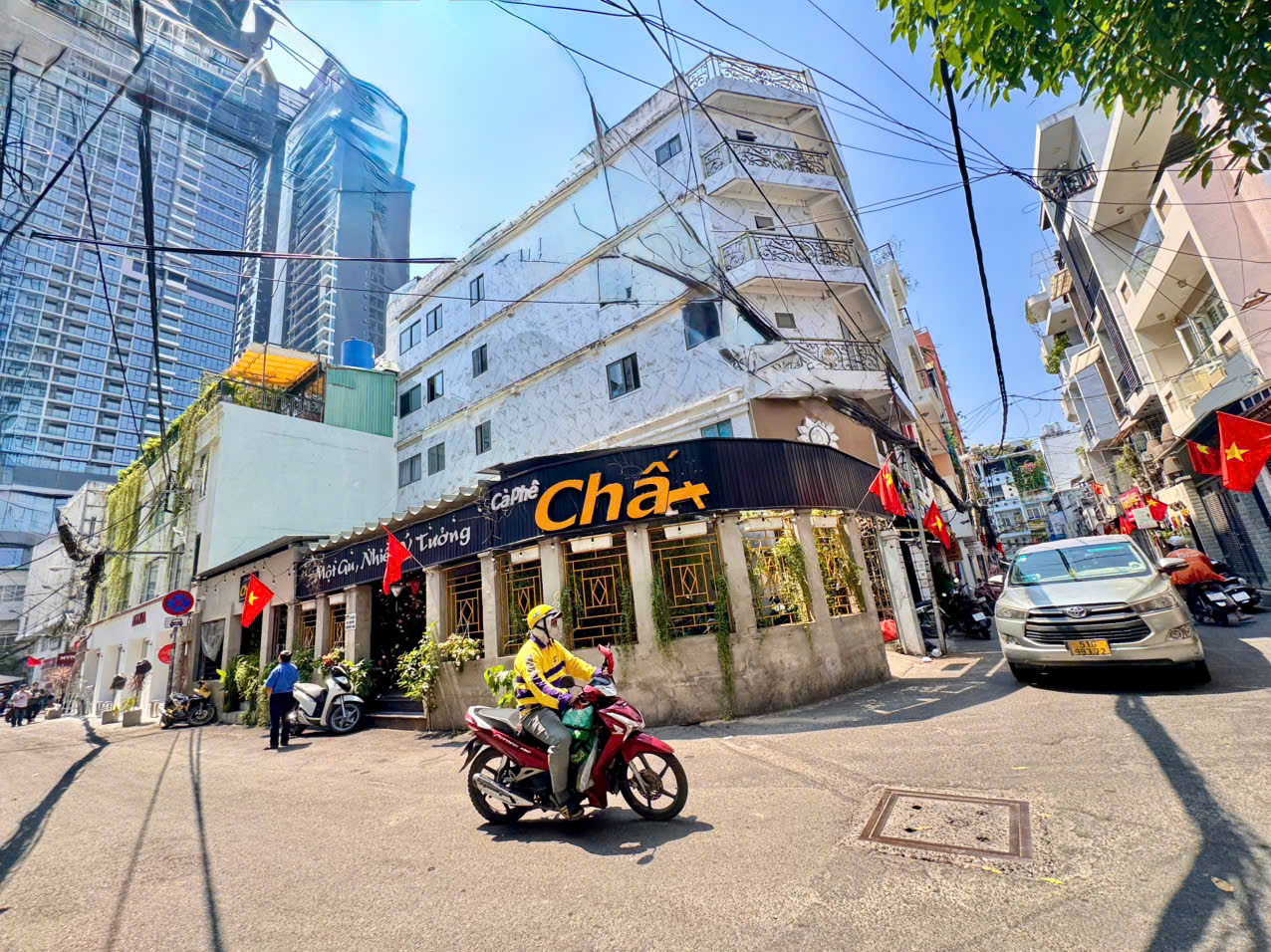 BÁN SIÊU PHẨM TÒA NHÀ 7 TẦNG CÓ HẦM- CĂN GÓC 2 MẶT TIỀN HXH Đ.NGUYỄN TRÃI, P.NGUYỄN CƯ TRINH, QUẬN 1- DT 225M2 NGANG 12M*19M VUÔNG ĐẸP- KHU VIP HIẾM BÁN- 0938676685 GIANG GIANG