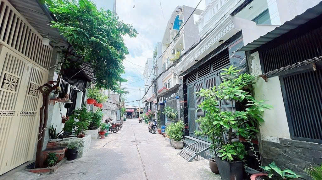 Hẻm 1/ - Đường 6M - Nhà Đẹp - 6 TỶ NHỈNH - BÌNH TÂN - Gần Chợ,Trường Học - Giáp Tân Phú - 72M2(8×9) - 4 TẦNG - 4PN