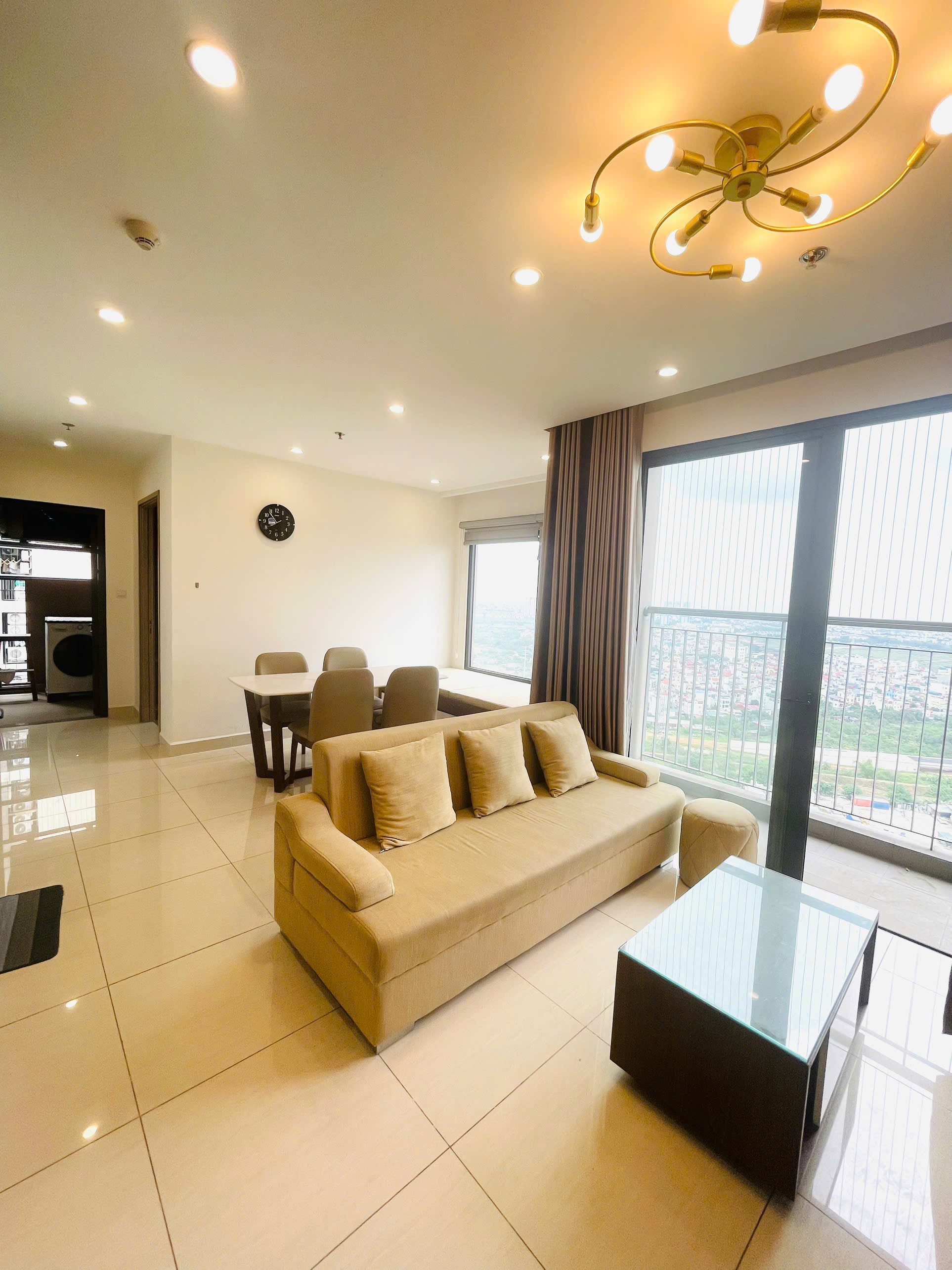 Chính chủ cần bán căn 2n+ tầng trung full đồ phân khu S1, giá nhỉnh 4 tỷ