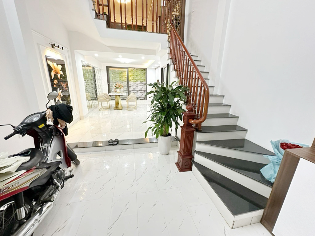 NHÀ ĐẸP NGÕ RỘNG – 521 TRƯƠNG ĐỊNH – 42M², 5 TẦNG Ở NGAY – GẦN Ô TÔ TRÁNH – GIÁ 8 TỶ
