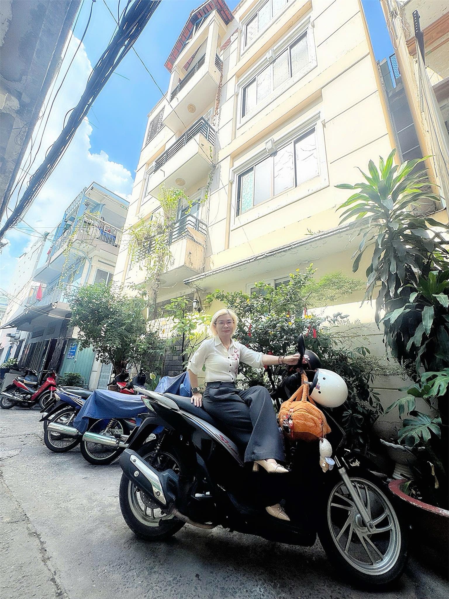 BÁN NHÀ MẶT TIỀN HẺM XE HƠI ĐƯỜNG CÔ GIANG QUẬN 1 - GIANG GIANG:0901611116