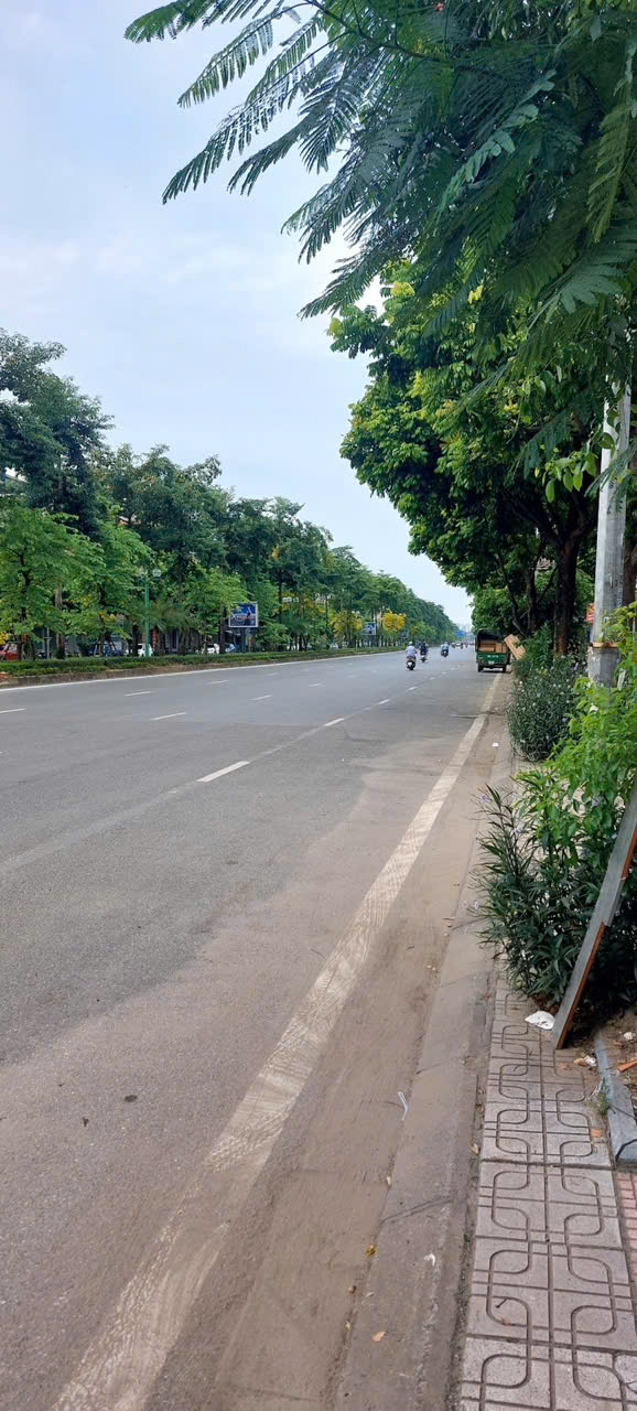 ???? BÁN NHÀ MẶT PHỐ NGÔ GIA TỰ – KINH DOANH ĐỈNH – VỈA HÈ 5M – 2 MẶT Ô TÔ ????
Ngô Gia Tự 182m² (MT 4m) – Giá 26.8 tỷ – Long Biên