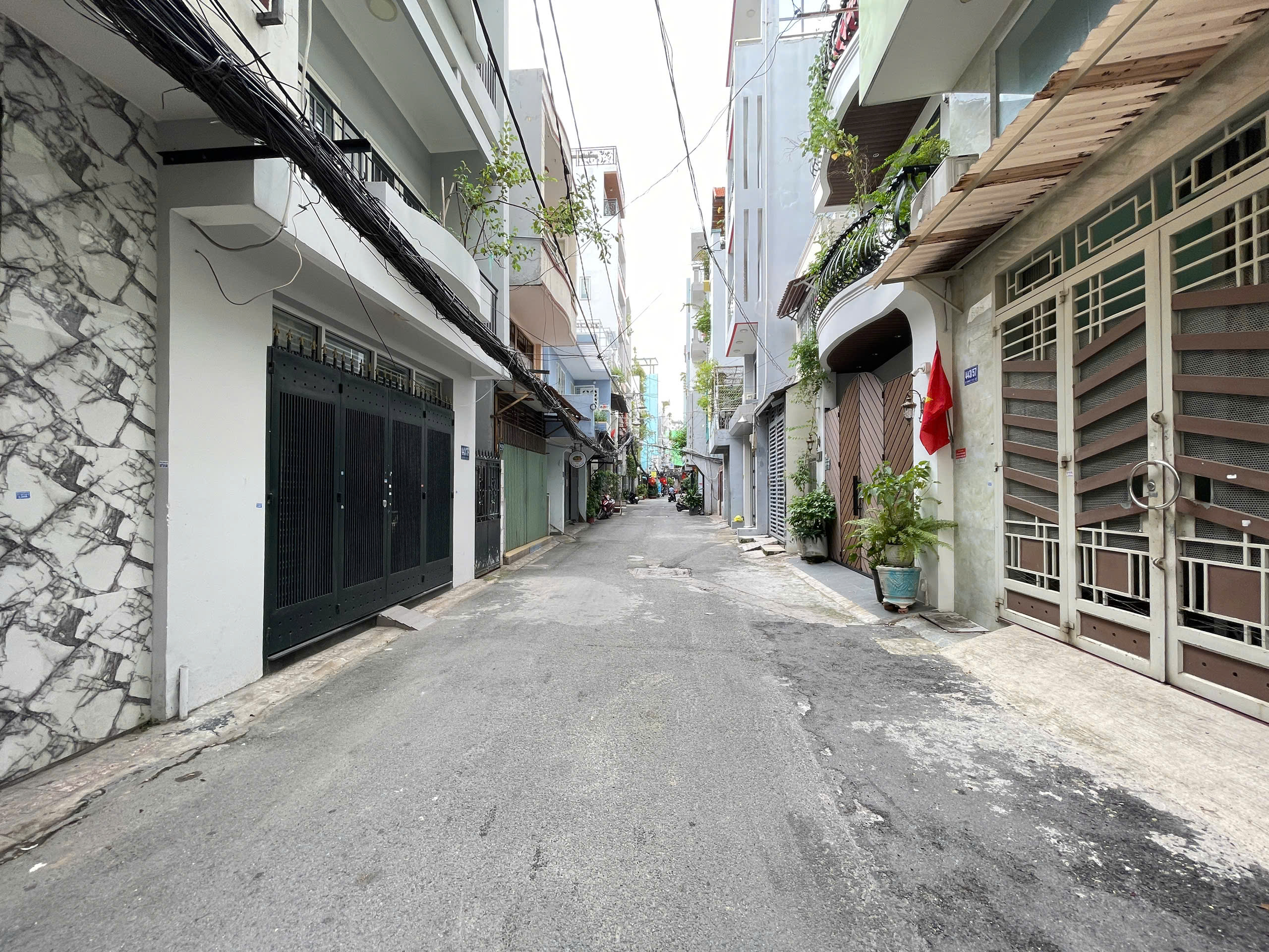 Nhỉnh 150tr/m2 - hxh tránh - Lê Văn Sỹ Q3 - 120m2 - 3 tầng - gần MT - Sổ riêng - PL chuẩn