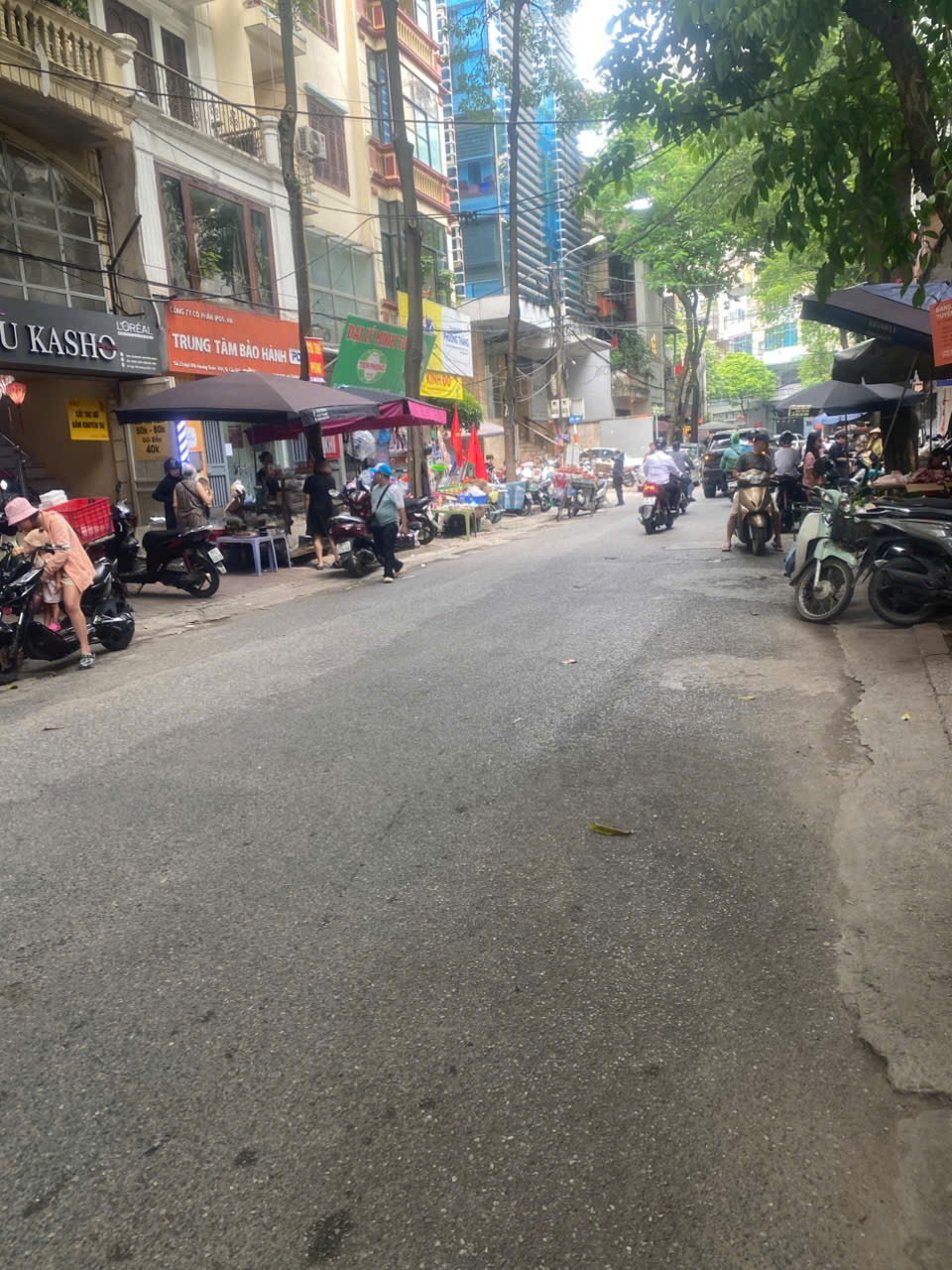 Đầu tư! Phân lô Hoàng Quốc Việt, ngõ thông bàn cờ, ô tô tránh vỉa hè 2 bên, full tiện ích, kinh doanh sầm uất.