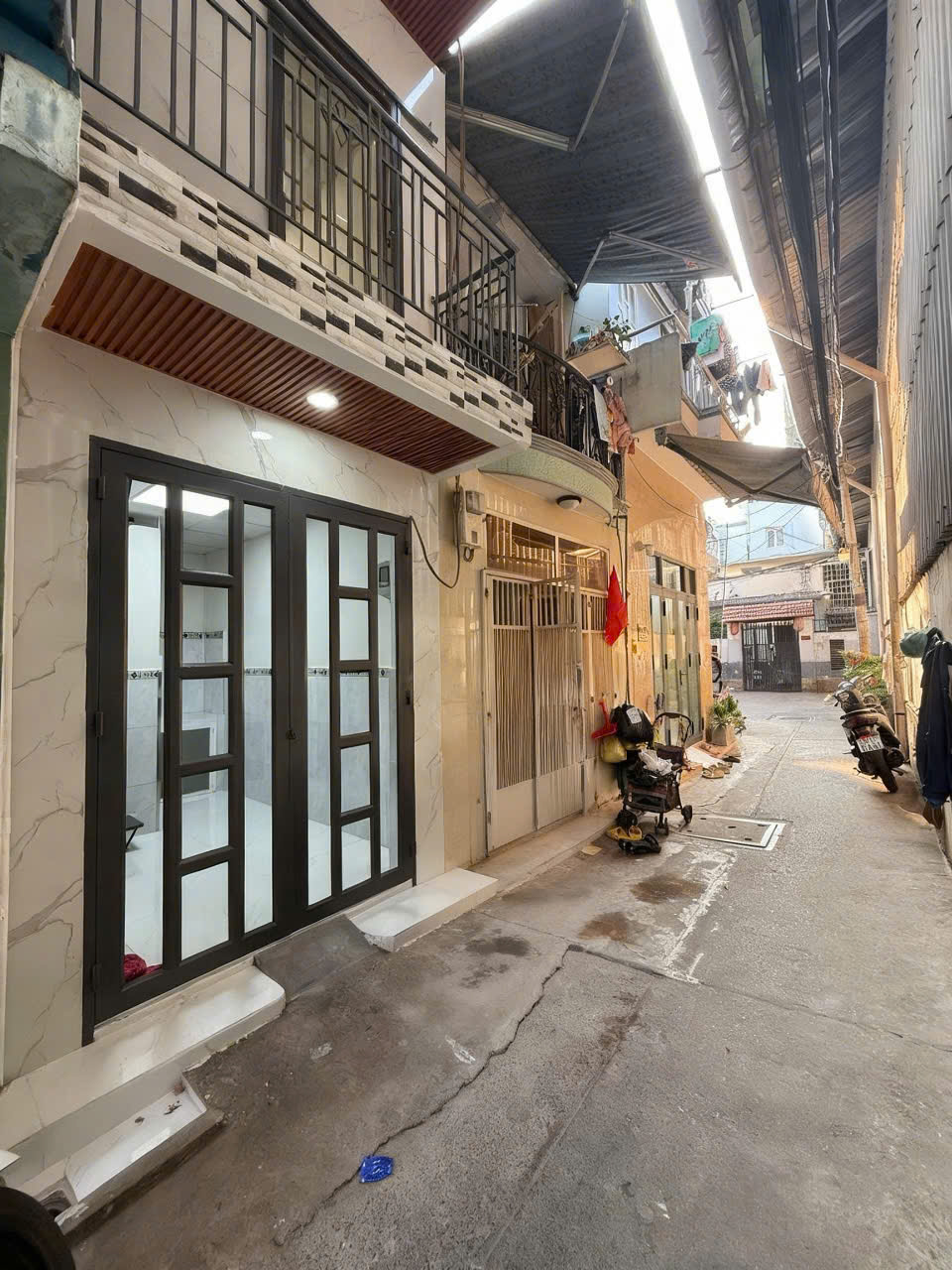 Bán  NHÀ ĐẸP QUẬN 4 - SÁT VÁCH QUẬN 1 chỉ 1 TỶ

​