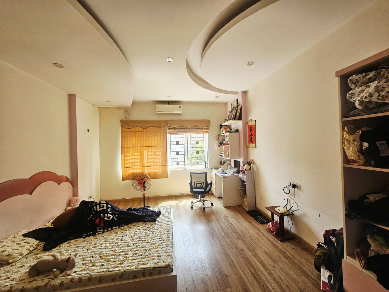 TÂY HỒ - GẦN PHỐ - Ô TÔ TRÁNH - NỞ HẬU - HAI THOÁNG- SÂN TRƯỚC NHÀ ĐỂ XE MÁY GARA Ô TÔ THOẢI MÁI - VÀI PHÚT RA HỒ TÂY105m 17 tỷ.