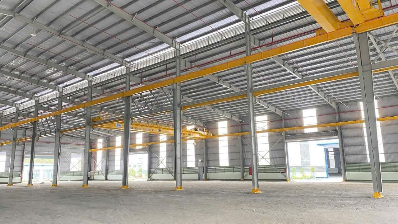 cho thuê 6.000m² nhà xưởng ngoài kcn – bầu bàng, bình dương  pccc tự động – điện 560 kva – có cầu trục