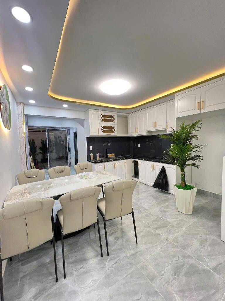 Nhà mới 3 tầng, hẻm thông, giáp Quận 7 – Huỳnh Tấn Phát, 4 TỶ 350