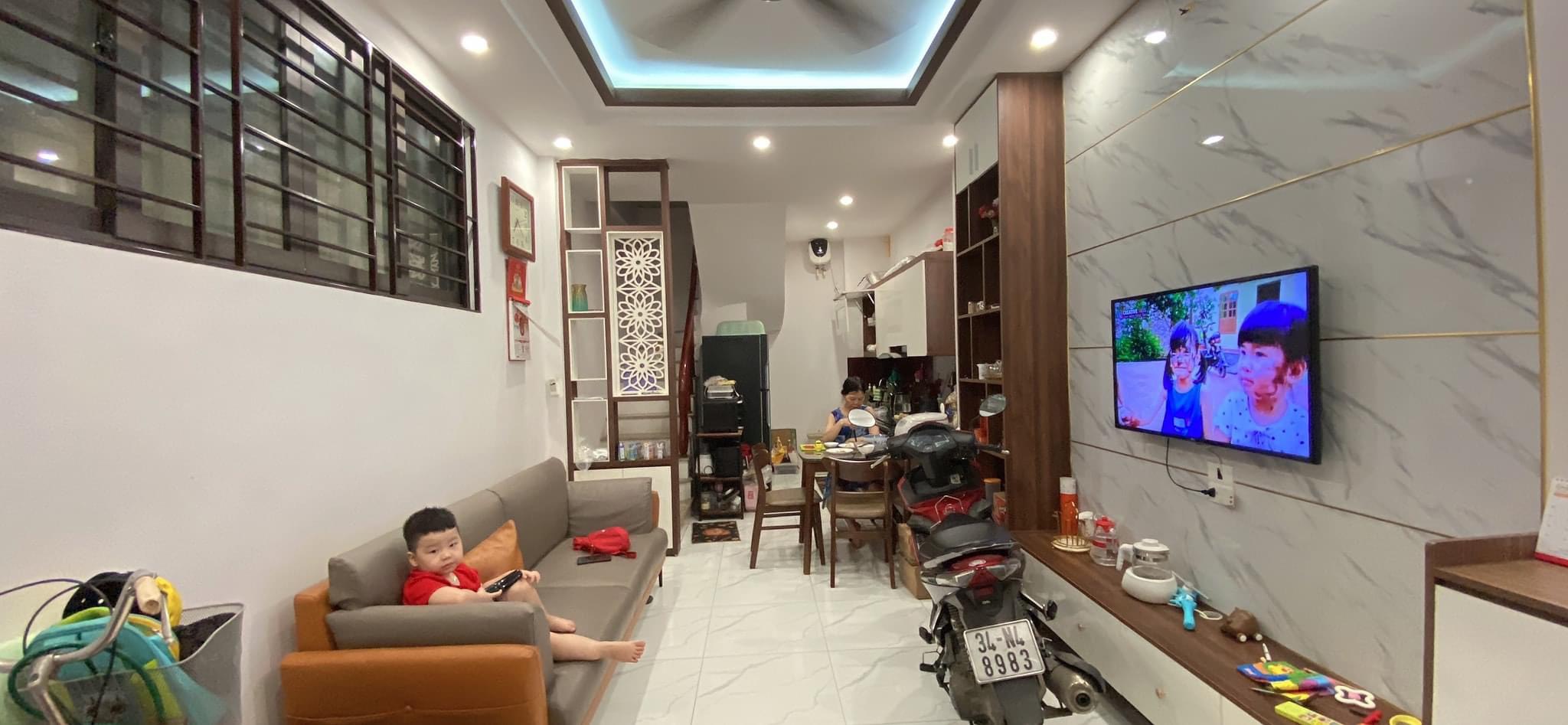 Bán nhà phố Nguyễn Chính, 32m2 x 5 tầng , Full nội thất, LH 0945676597