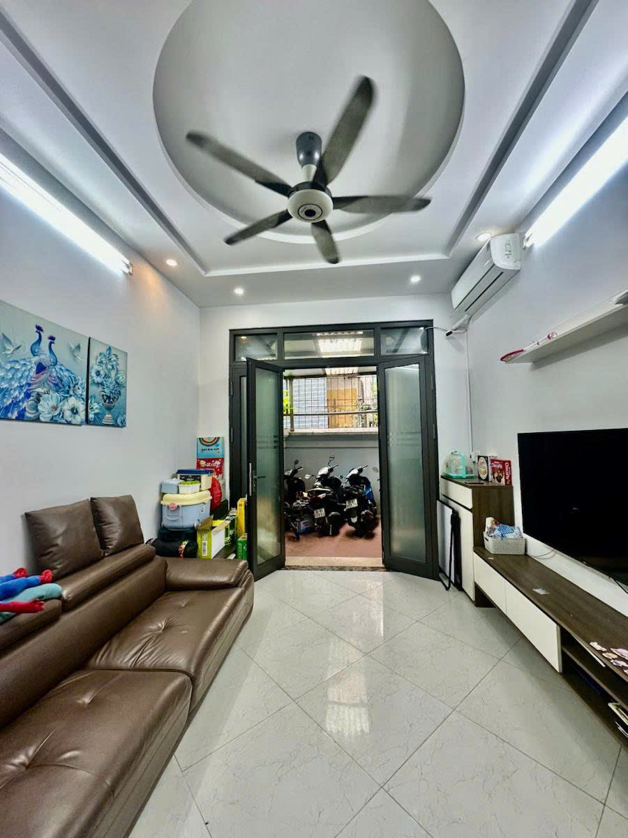 NHÀ ĐẸP KHƯƠNG ĐÌNH THANH XUÂN - FULL NỘI THẤT - DT30m2 GIÁ HƠN 7 TỶ