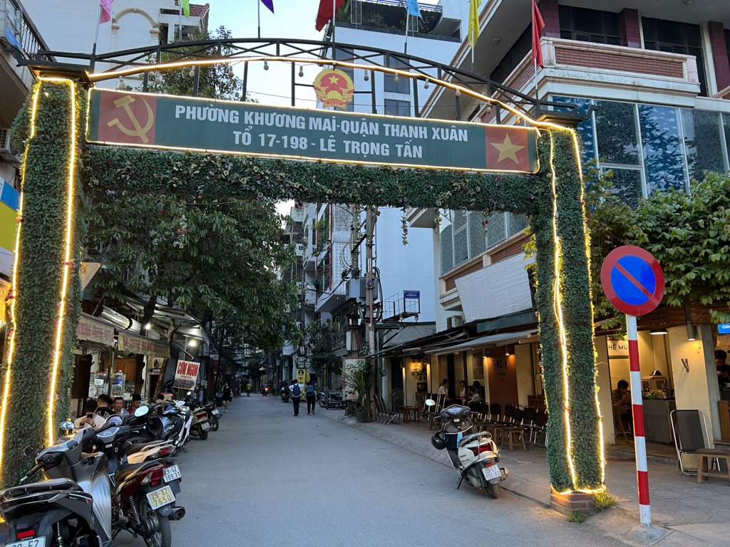 Lê Trọng Tấn 46m tuyệt phẩm kiêu sa, ô tô sát cửa, ở sướng như vua