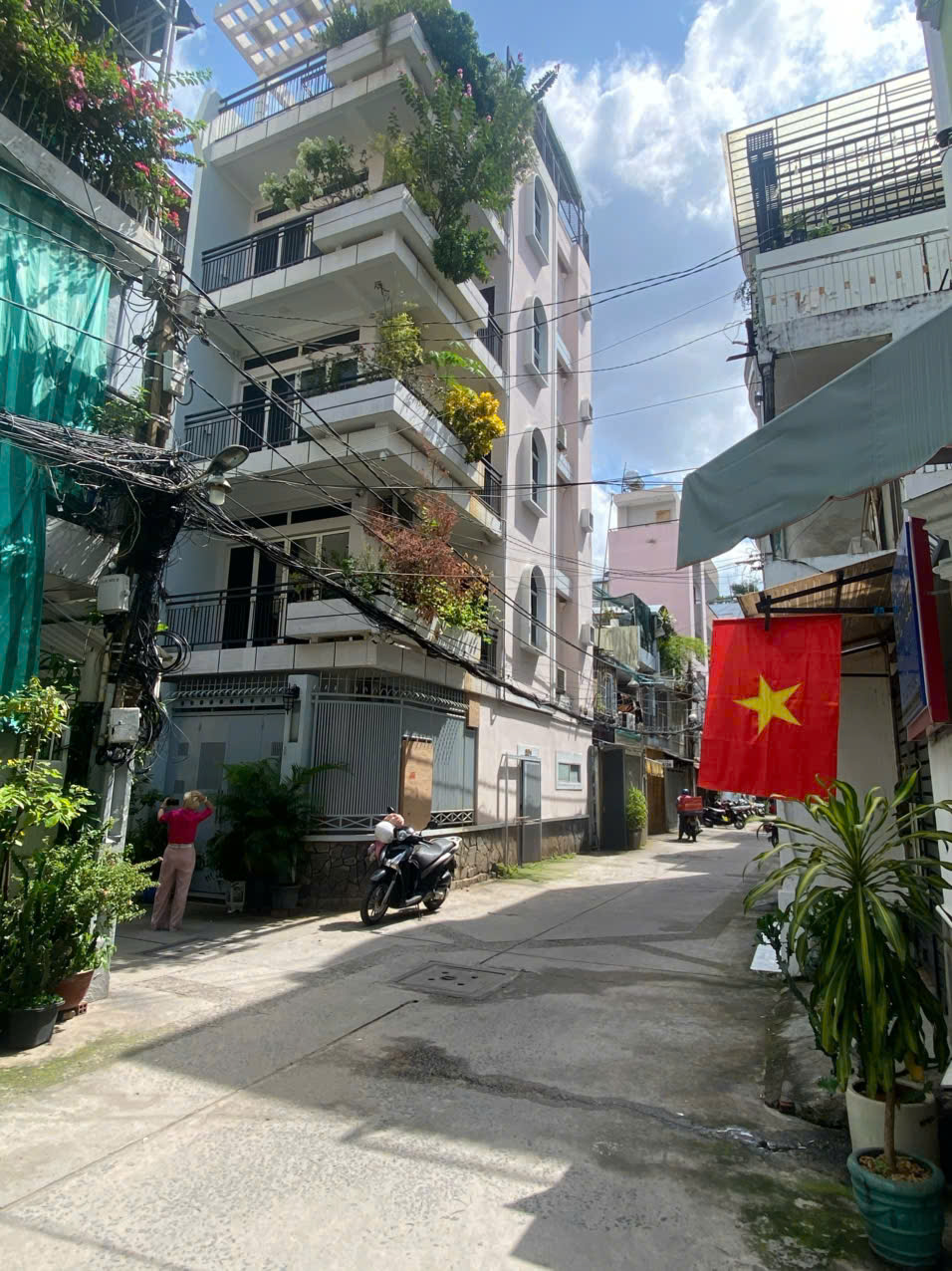 60M2 - 5 TẦNG - TRẦN HƯNG ĐẠO QUẬN 1 - HẺM XE HƠI 5M THÔNG THOÁNG HẺM THÔNG ,