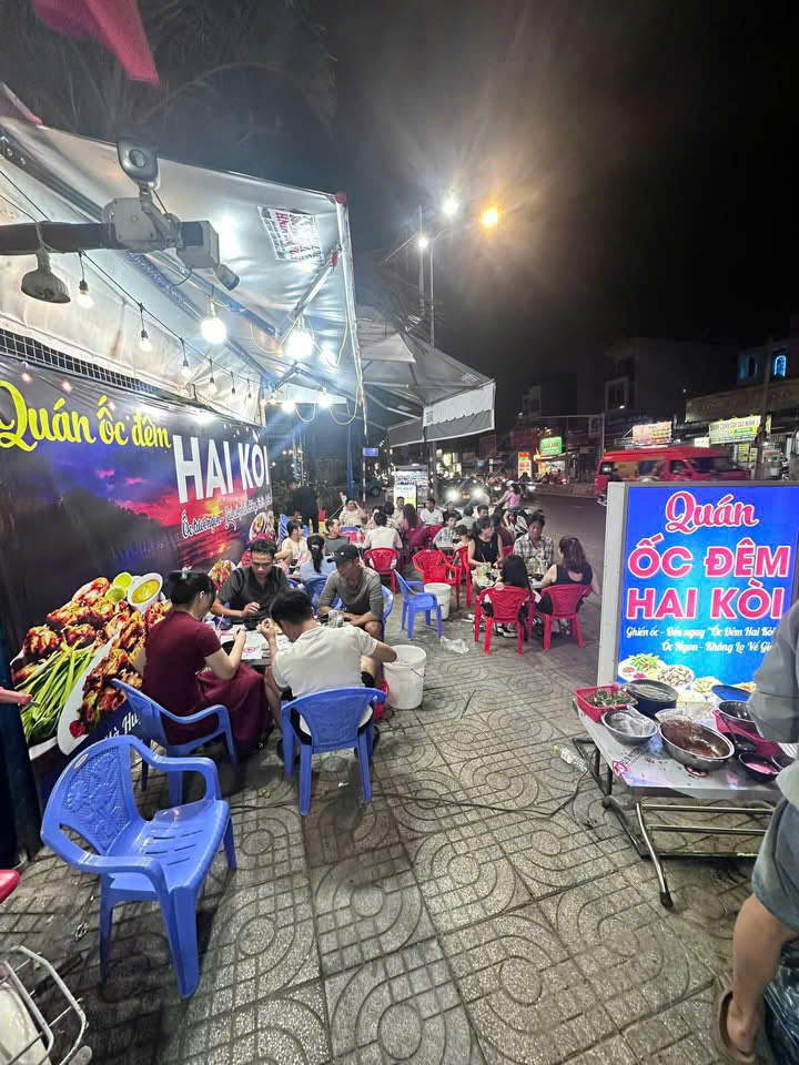 Quận 12 ! SANG RẺ QUÁN ỐC CÓ VỈA HÈ ĐÀI 16m , Ngay đoạn đường đông thoáng , Full trang thiết bị, Tel : 0355369061 ( chính chủ )