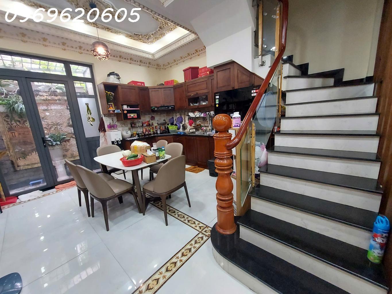 Bán Nhà Lâm Văn Bền diện tích lớn 104 m², ngang 8.3m dài 15 chỉ 6 tỷ gọi  Vinh  nhà phố