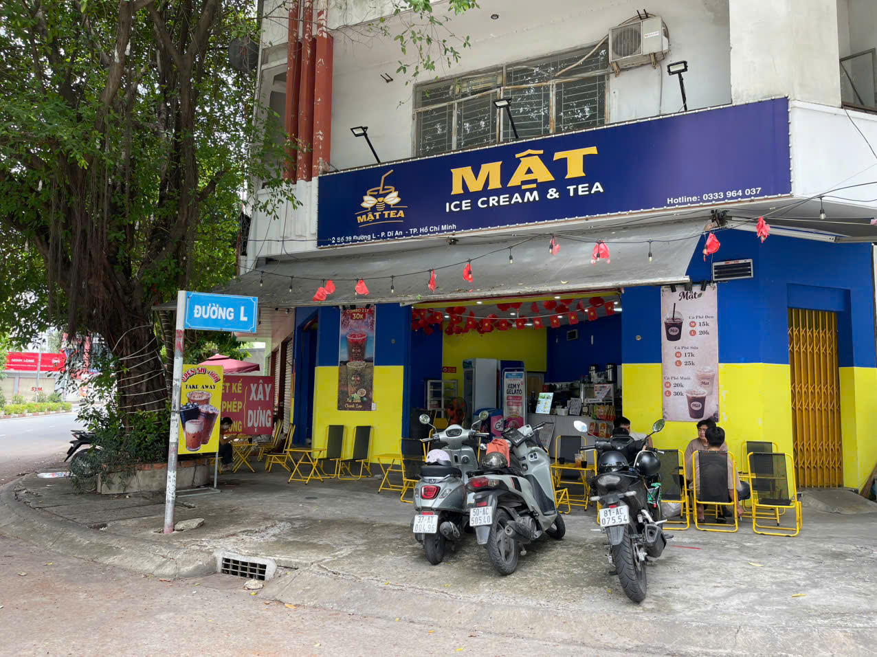 Bình Dương,  QUÁN CAFE - TRÀ SỮA - KEM , SANG CHỈ : 168 tr, GÓC 2 MT ( 11m x 13m ) Sát 3 Trường Học, TT Hành Chính Dĩ An, Tel : 0985905423 ( Chính chủ )