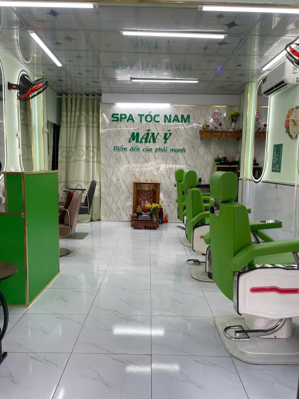 Quận Tân Phú ! SANG RẺ SALON TÓC NAM DECOR ĐẸP MỚI TOÀN BỘ CHỈ : 150 tr, MB chỉ trả : 15 tr, MT 98 Kênh Tân Hóa, Tel : 0394013345 ( chính chủ )