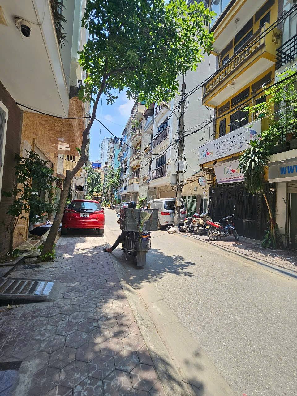 Vip! Bán nhà phố Trung Kính to, phân lô 3 ô tô tránh vỉa hè, thông bàn cờ, 2 mặt ngõ kinh doanh.