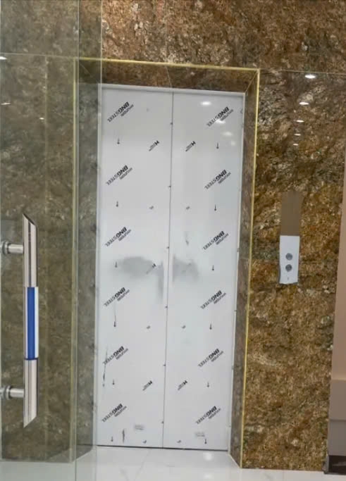 Cho thuê nhà lô góc, mới , thang máy,vỉa hè, 118m2- 5T, Duy Tân_45 Tr