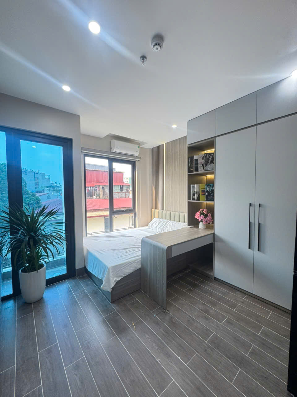 Cho Thuê Ccmn đẹp thoáng sáng ban công mới 100% ngõ 226 Minh Khai, Hai Bà Trưng