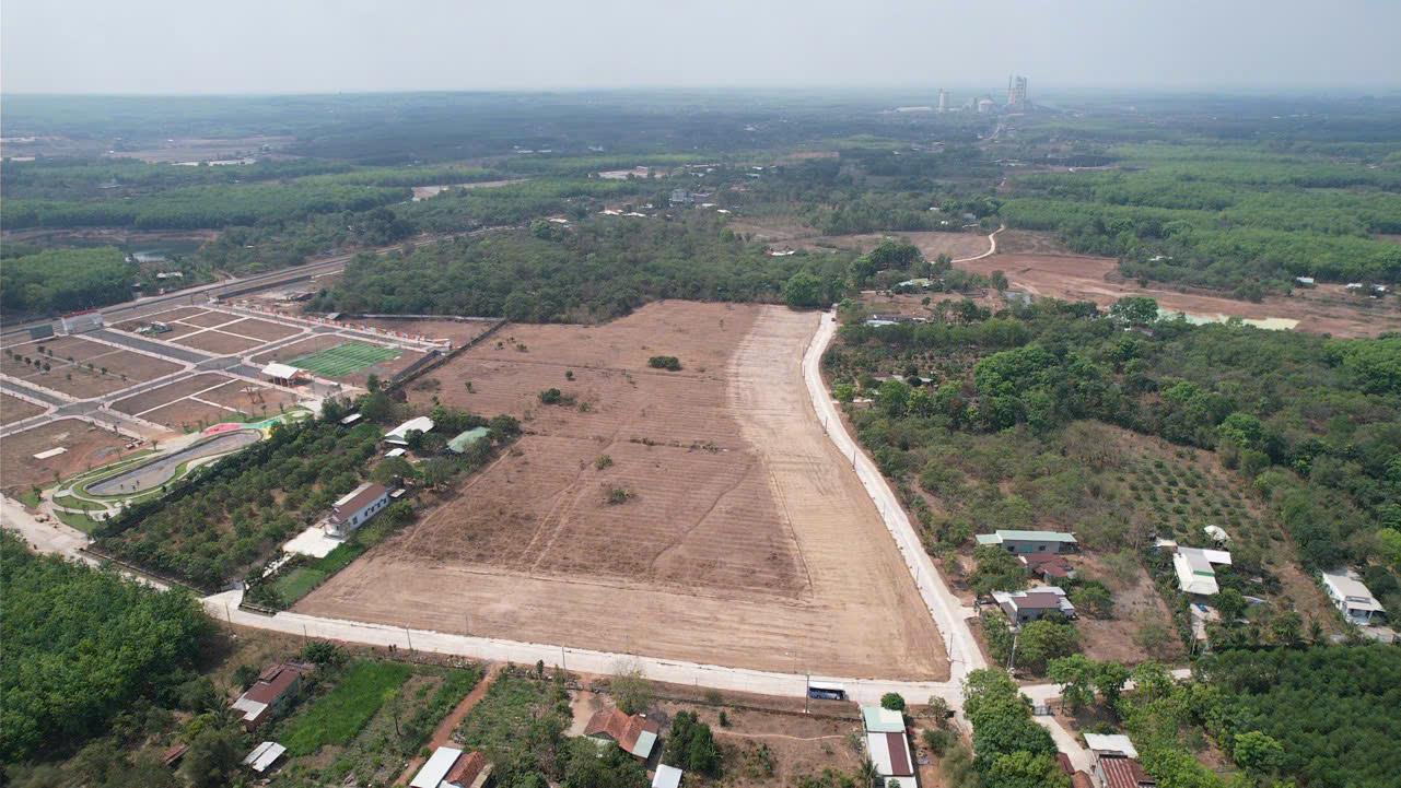 Chào bạn! Bạn đang có nhu cầu bán đất thổ cư 5x30m tại Bình Long, tỉnh Bình Phước. Để giúp bạn thuận tiện hơn trong việc bán, bạn có thể cung cấp thêm thông tin chi tiết như:

1. Giá bán mong muốn.
2. Vị trí cụ thể của mảnh đất (gần trường học, chợ, trung