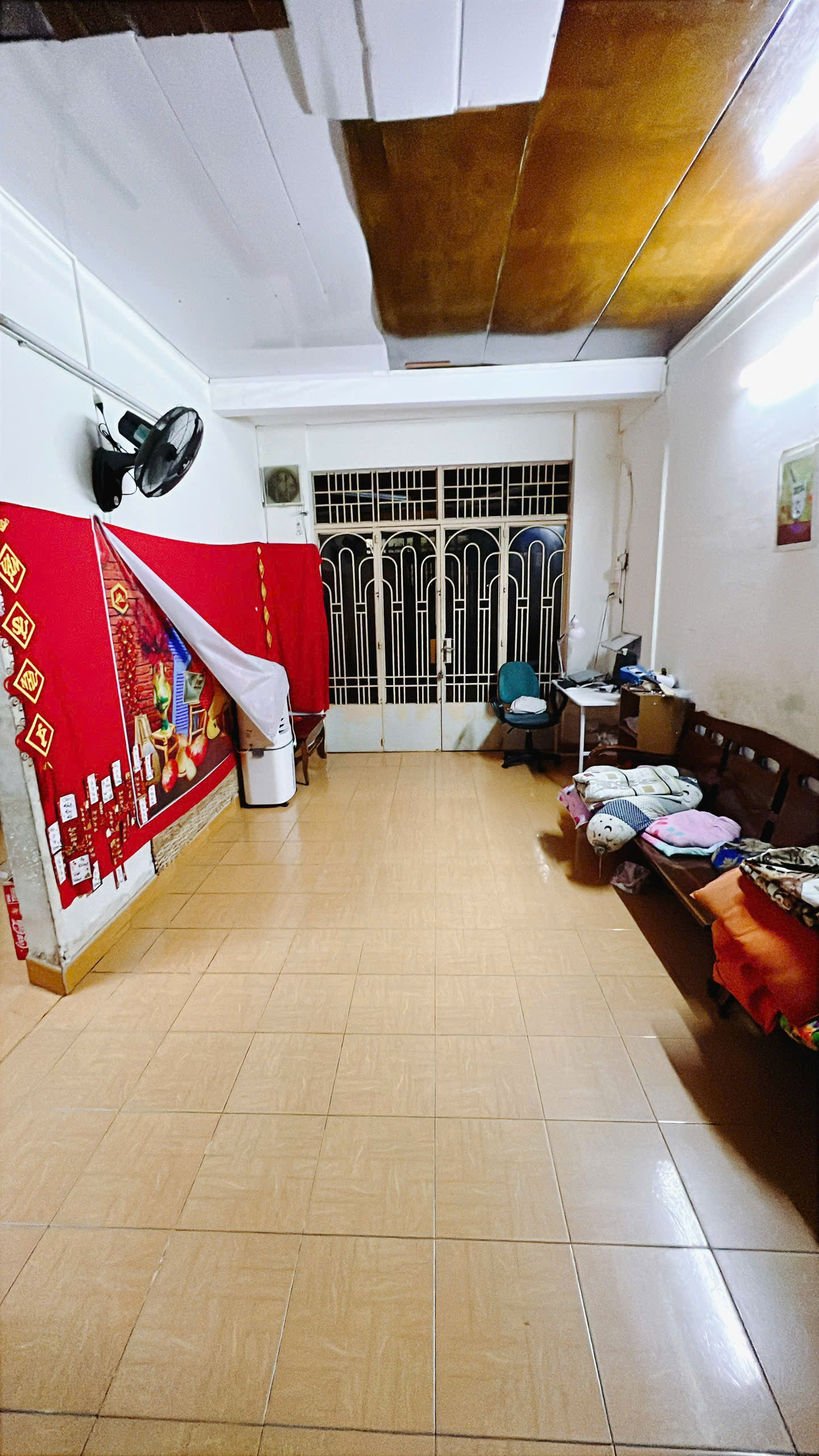 bán nhà diện tích lớn NGANG 5.7 x13 m
trung tâm Q4 có 6 đ