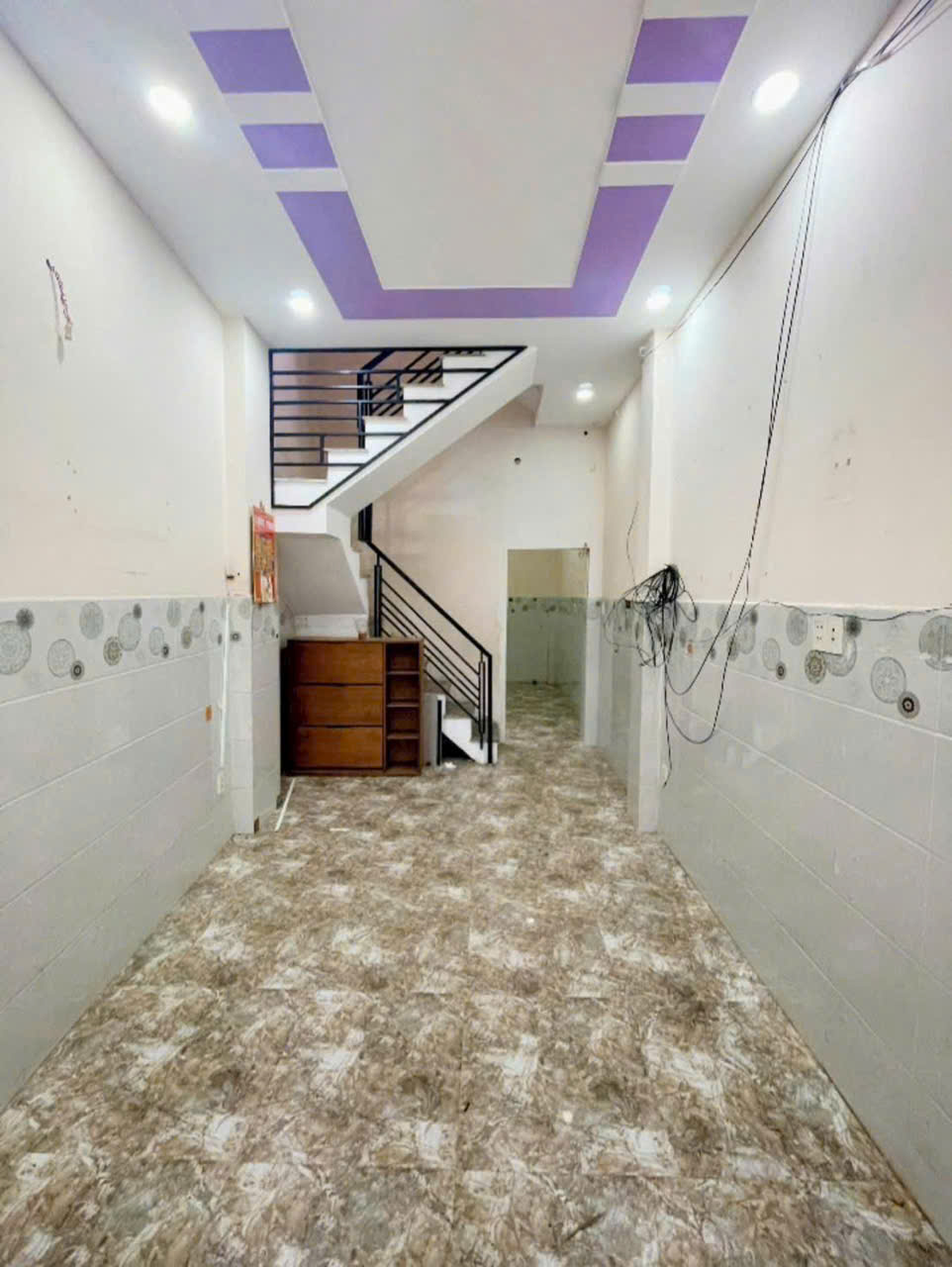 bán nhà q4 hơn 2 đ NGANG 3.65 X 6.1 - 3 TẦNG