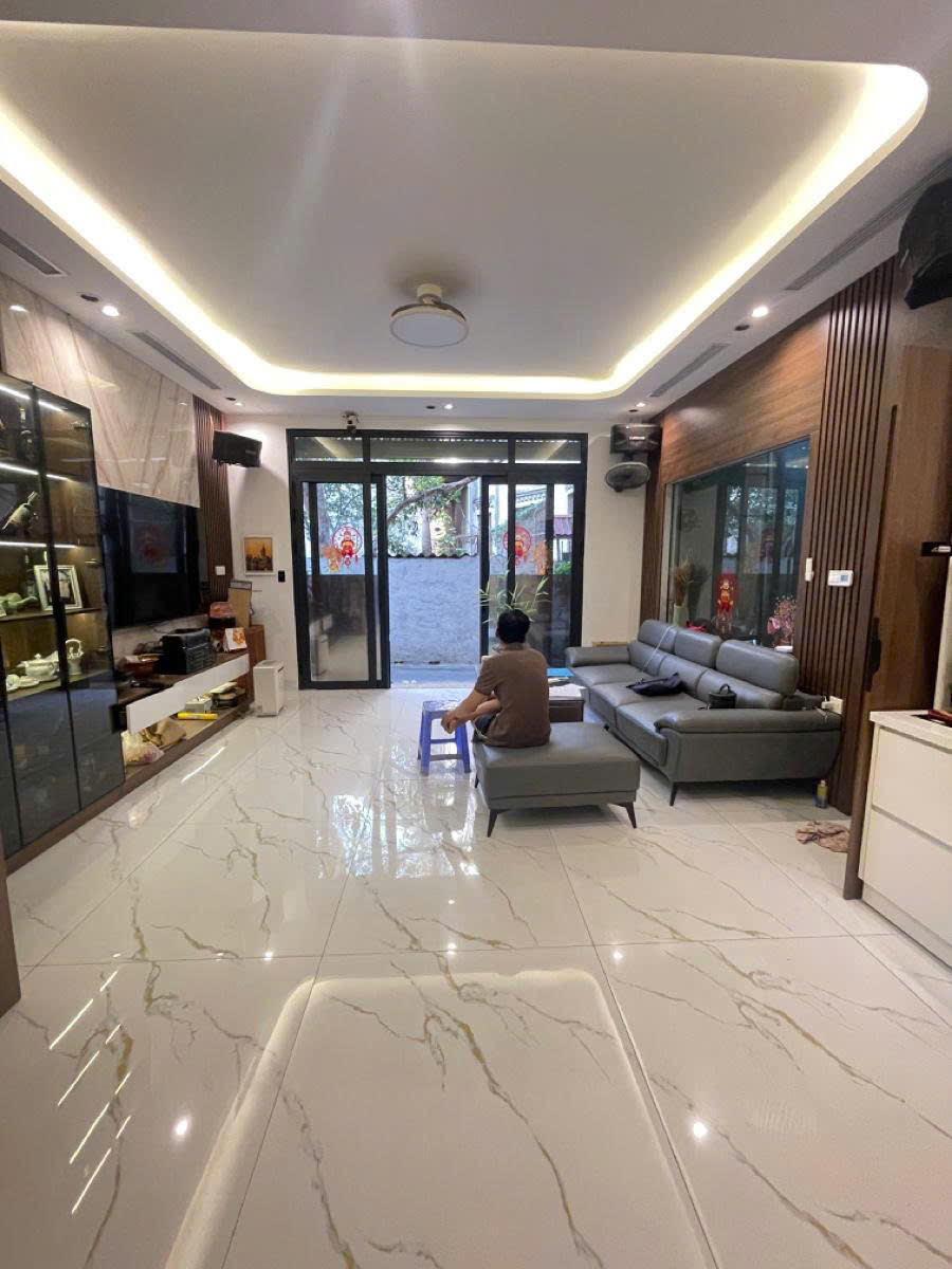 Bán nhà Ngọc Thụy 50m 6 tầng MT4.8m thang máy lô góc ngõ thông giá 15 tỷ
