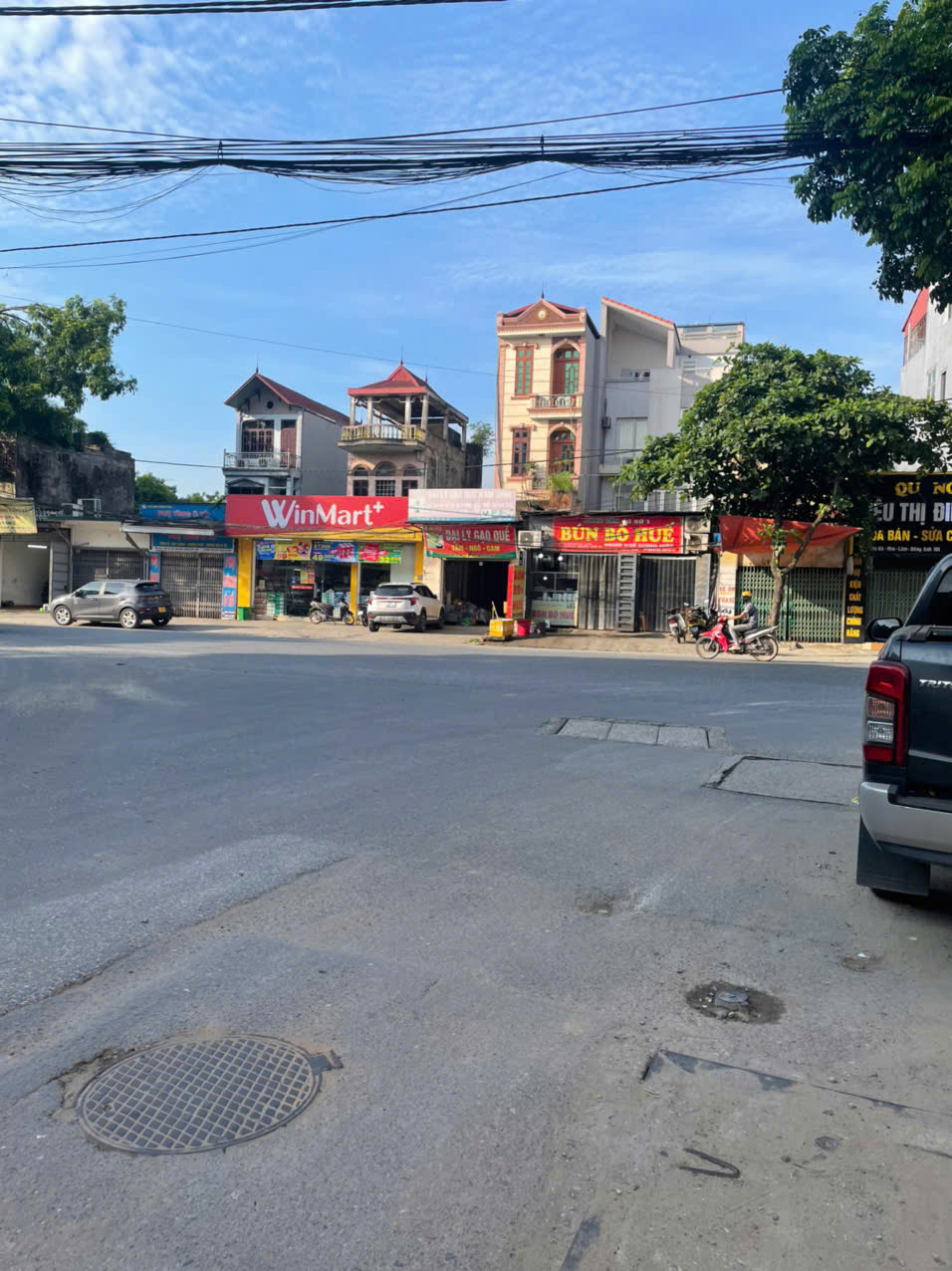 Siêu phẩm nhà mặt phố- Gía rẻ-  DỤC TÚ – ĐÔNG ANH -160 m2- mặt tiền : 4m. Gần ngã tư vòng xuyến dẫn lên cầu Tứ Liên. LH: Nhung Omi: 0348866668.