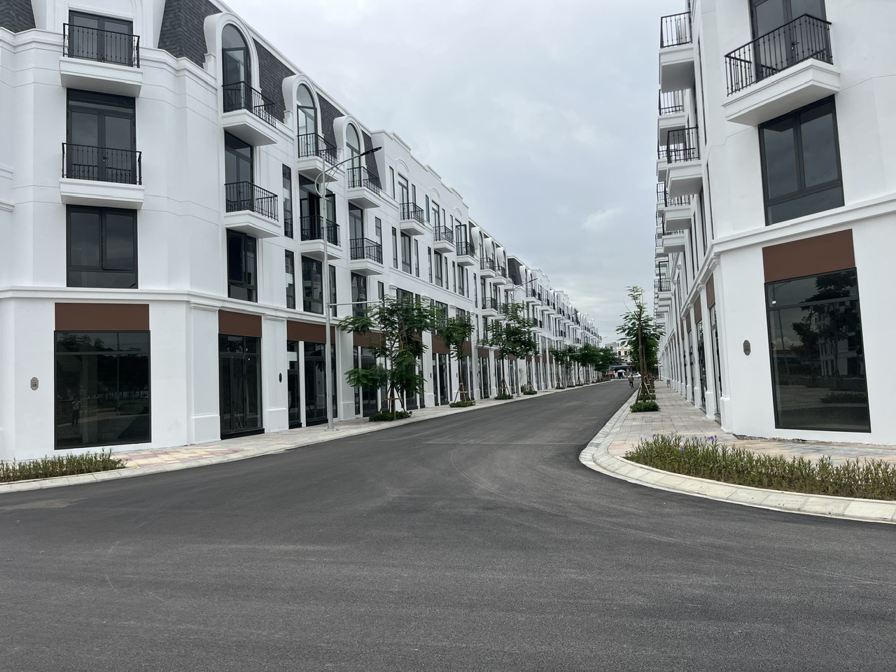 BÁN LIỀN KỀ  5  tỷ  5xx triệu ,DT 80M2 Giá mềm nhất khu vực cho căn 4 tầng thủy nguyên Hải phòng. 083.2865.116