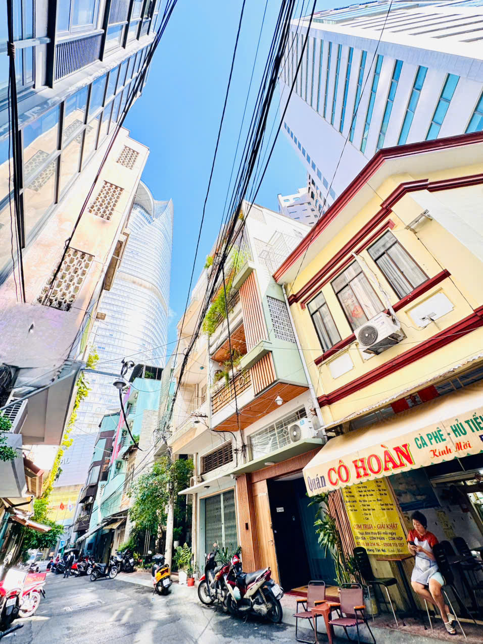 QUẬN 1: HIẾM- BÁN NHÀ 5 TẦNG MẶT TIỀN HXH 8M Đ.HÀM NGHI- VIEW TRỰC DIỆN BITEXCO Đ.HẢI TRIỀU - 30M ĐẾN PHỐ HOA NGUYỄN HUỆ- DT 4,5M*19M- SẴN HDT ĐỀU- 0938676685 GIANG GIANG