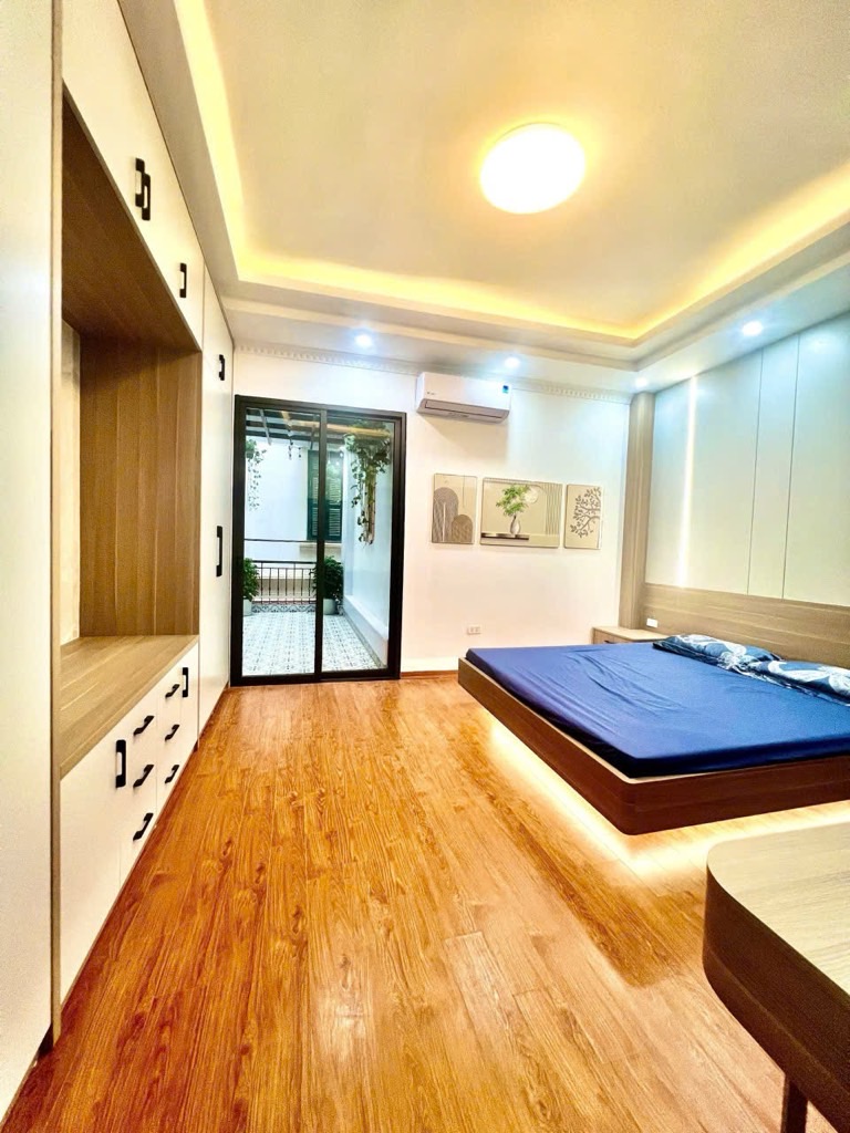 Bán nhà Trường Chinh 5 tầng long lanh, trung tâm, siêu tiện ích, sổ vuông