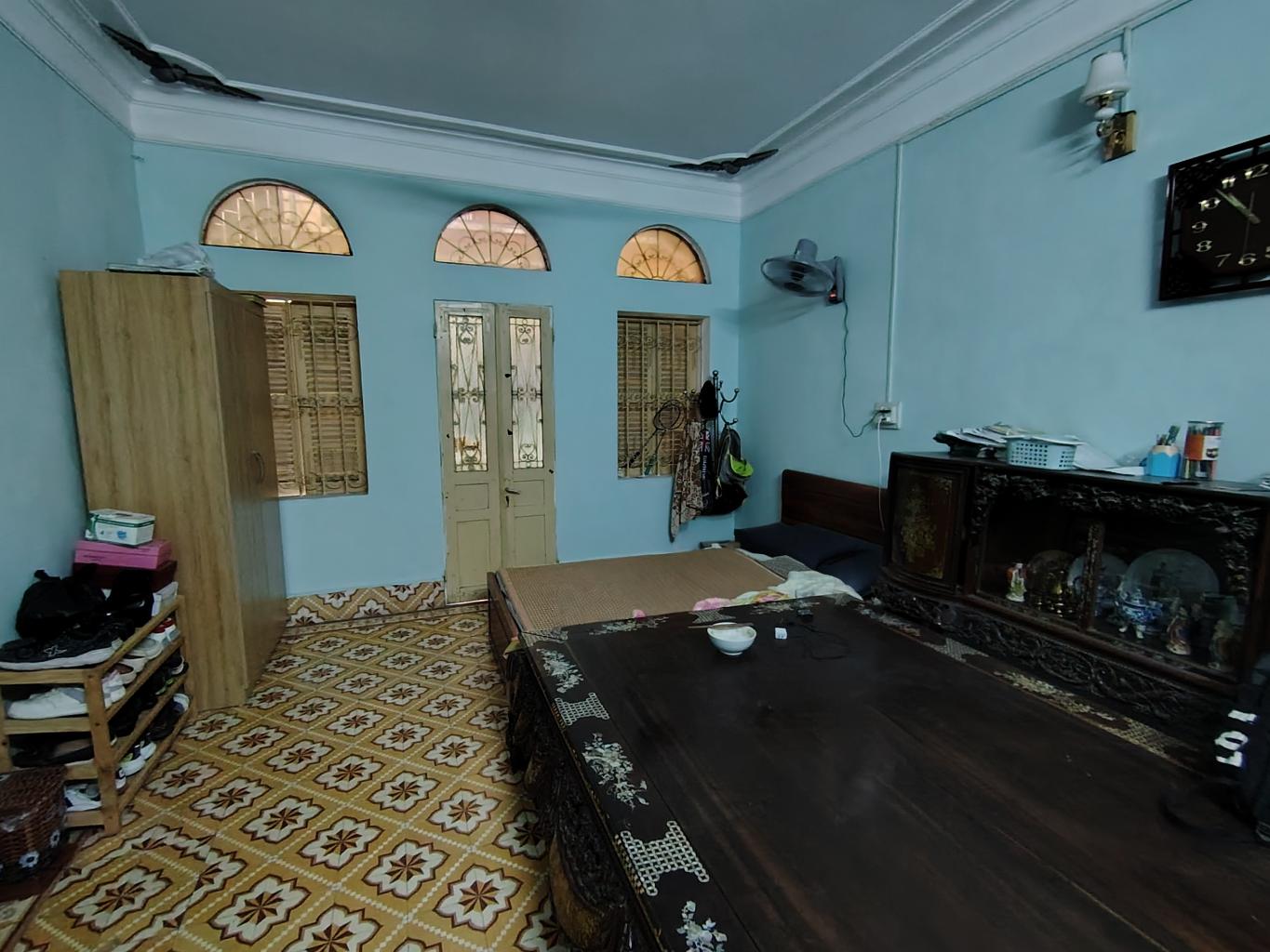 Bán nhà Đê La Thành, mt rộng, ngõ thông, 2 thoáng, sổ vông, giá bất ngờ