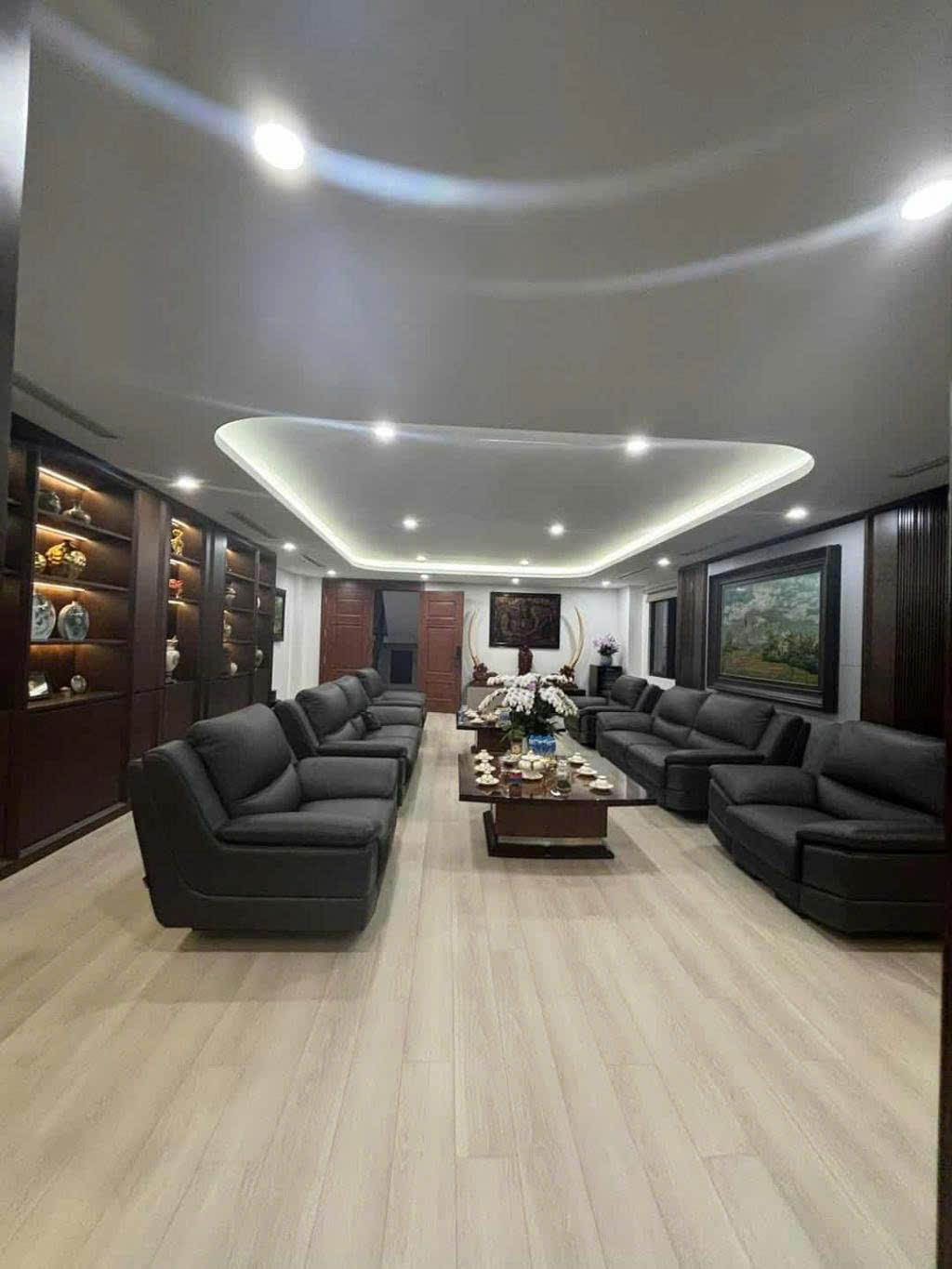 BÁN NHÀ MẶT PHỐ HÀ NỘI - TÒA VP 9 NỔI 1 HẦM - VỈA HÈ - DÒNG TIỀN 400TR/THÁNG - SỔ VUÔNG VẮN.
