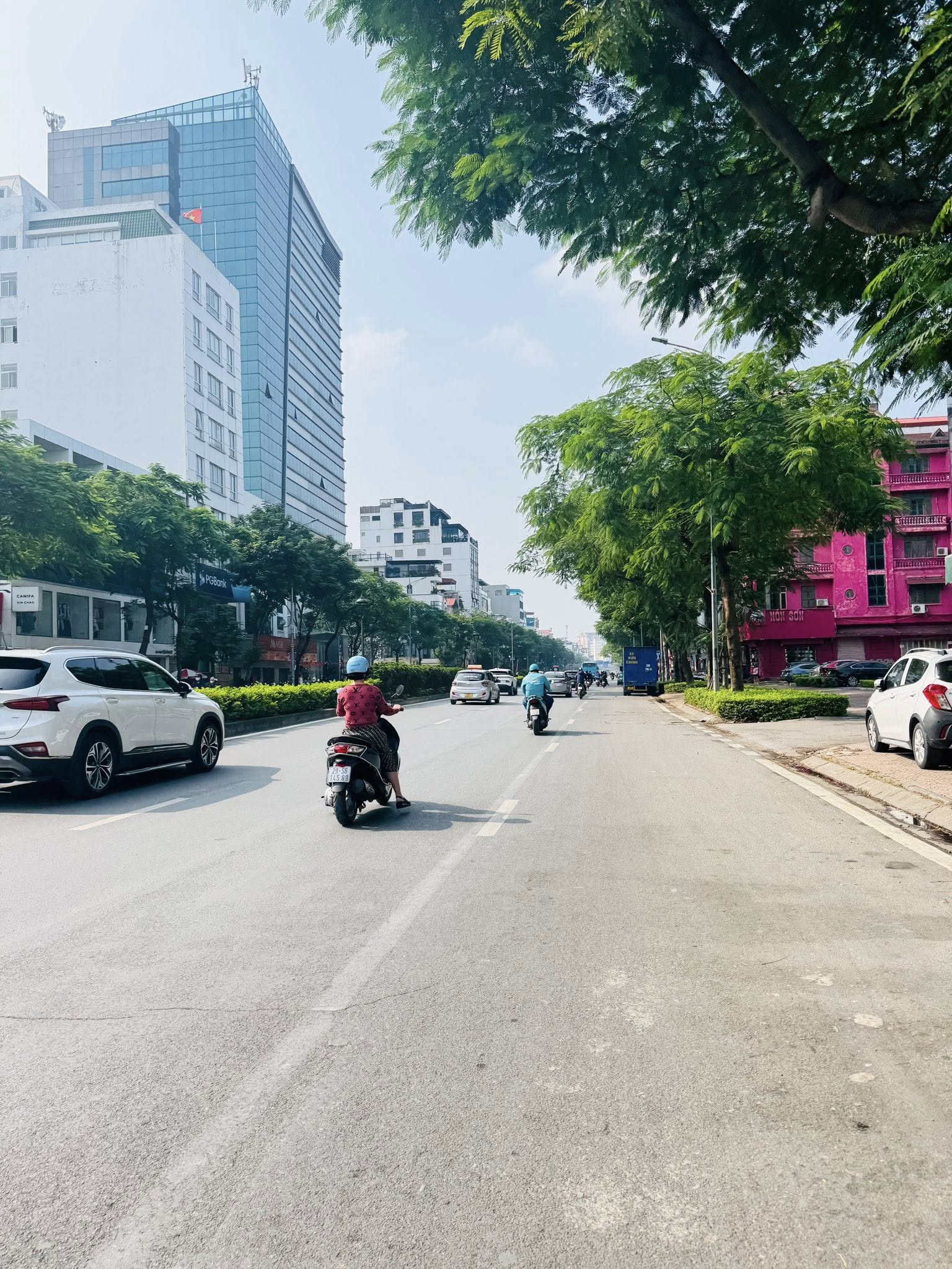 TÒA VP 10 TẦNG MẶT PHỐ NGUYỄN SƠN 220M2, MT9M - DÒNG TIỀN 350TR/THÁNG - 139 TỶ