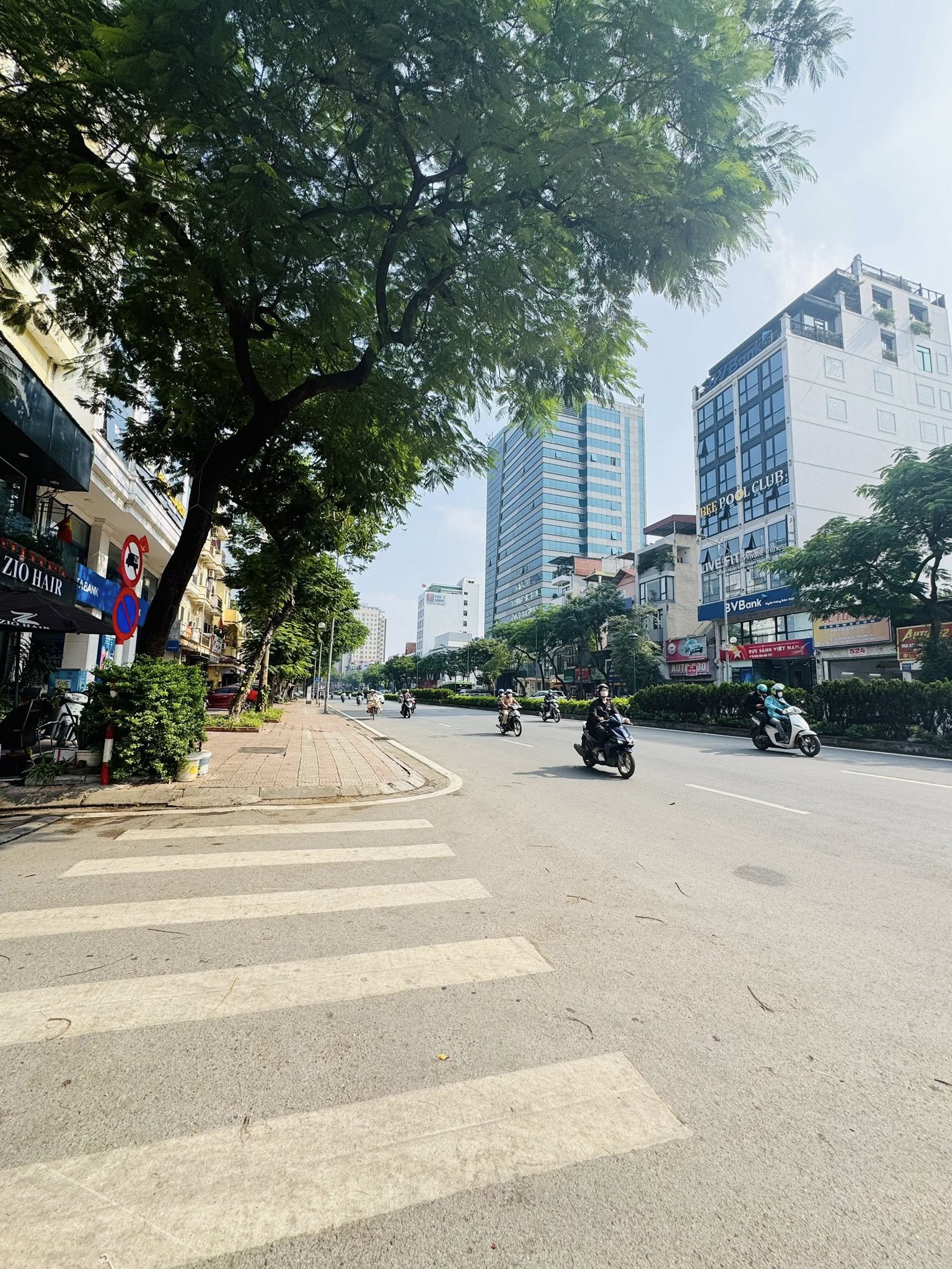 TÒA VP 10 TẦNG MẶT PHỐ NGUYỄN VĂN CỪ 220M2, MT9M - DÒNG TIỀN 350TR/THÁNG - 139 TỶ