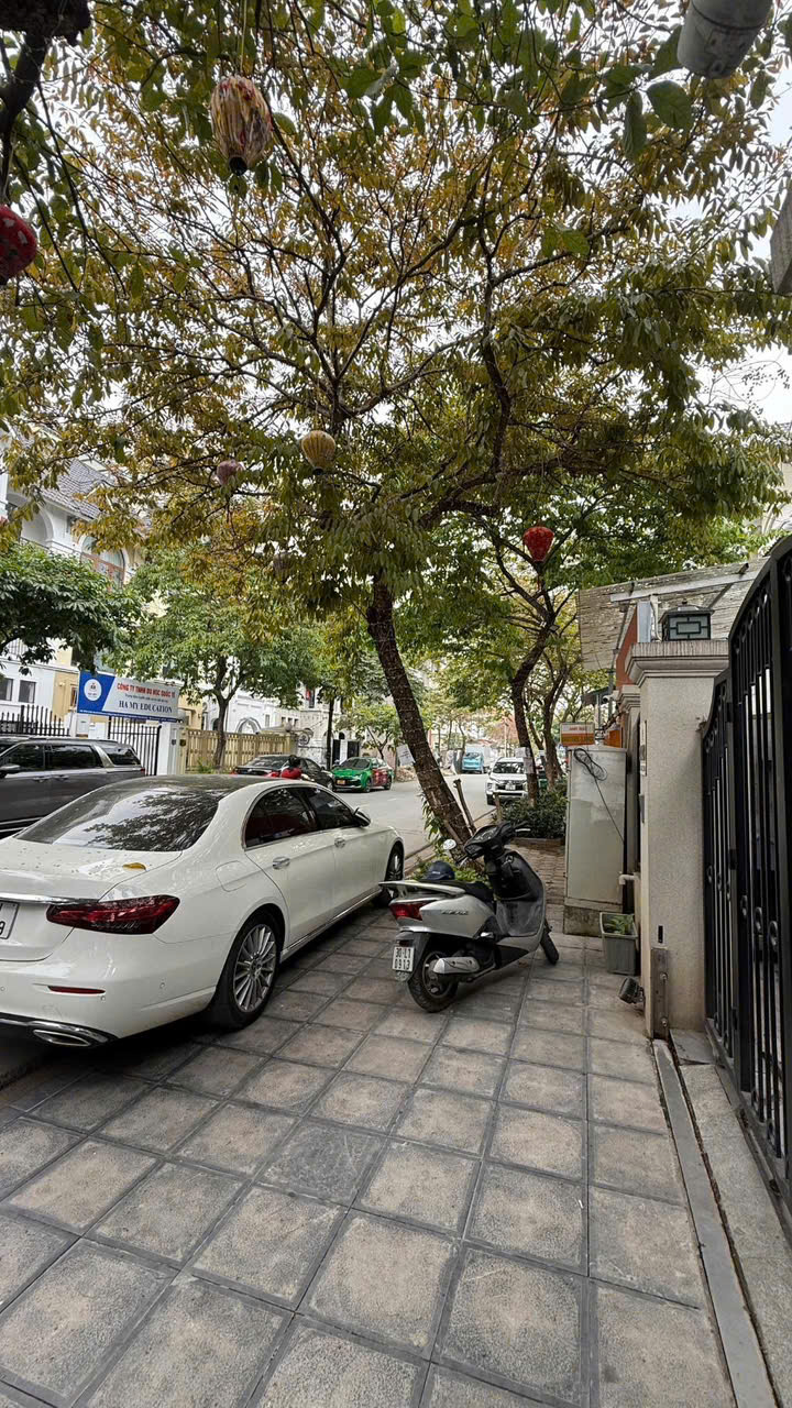 HÀNG XÓM THIÊN ĐƯỜNG BS - NGAY GẦN VÀNH ĐAI 3.5 - GIAO THÔNG THUẬN TIỆN - BIỆT THỰ SÂN VƯỜN - THANG MÁY