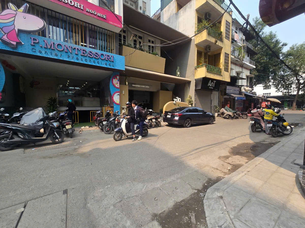 BÁN NHÀ MẶT PHỐ HUẾ, HAI BÀ TRƯNG. 132M2 MT 8M GIÁ 56 TỶ- MẢNH ĐẤT VÀNG GIỮA PHỐ CỔ CÒN SÓT LẠI- NGÕ TO NHƯ PHỐ Ô TÔ TRÁNH NHAU- KINH DOANH ÁC LIỆT - VỊ TRÍ ĐỈNH CHÓP