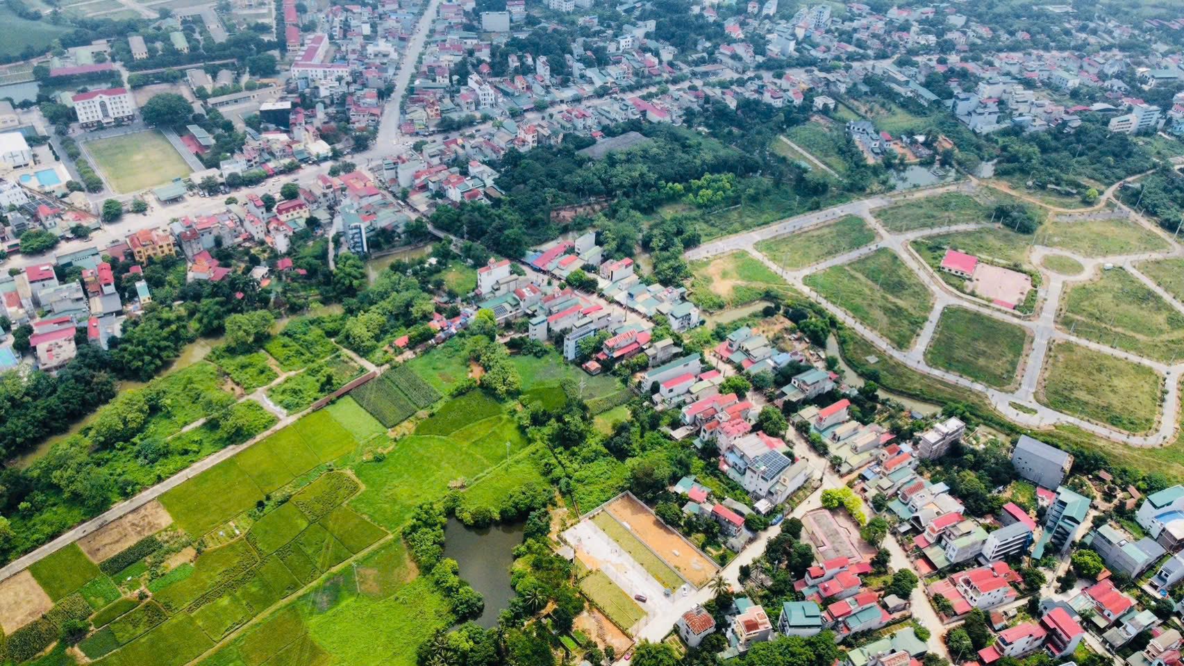 Lô đất đẹp khu Ngã 3 Hoà Lạc – dân cư đông, đường đi thuận tiện