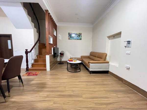 Bán  Nhà Định Công Thượng 30m2 4T 5m MT 6.95 tỷ Hoàng Mai NGÕ THÔNG THOÁNG_ VỊ TRÍ ĐẸP - Ô TÔ ĐỖ CỬA