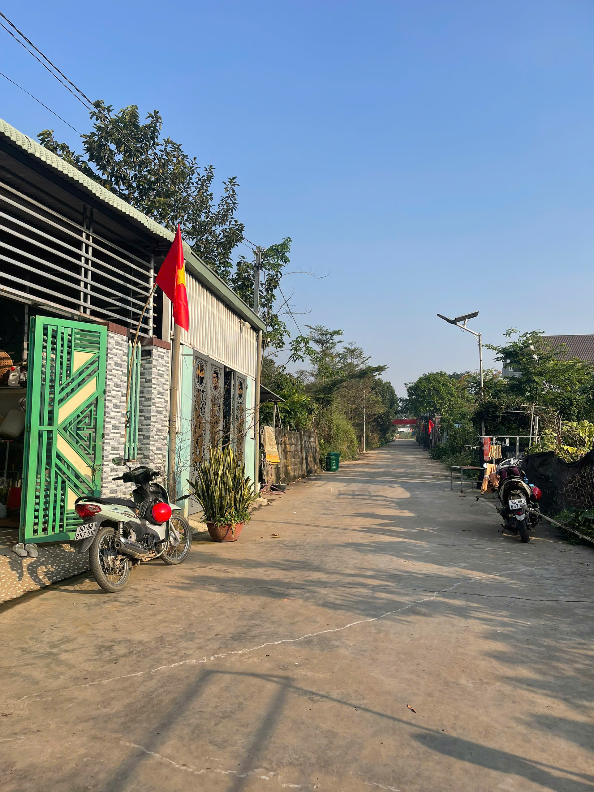Bán gấp đất thổ cư 82m² cách mặt tiền Đại lộ Đông Tây 50m giá chỉ 950 triệu