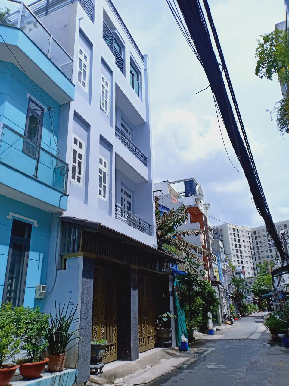 Nhà 5 tầng gần Emart Phan Huy Ích, 120m2, ngang 7, 8PN, hẻm xe tải tránh chỉ  hơn 12 tỷ