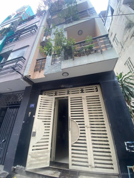 Bán nhà riêng SD 240m² hẻm 137 Lê Văn Sỹ PN