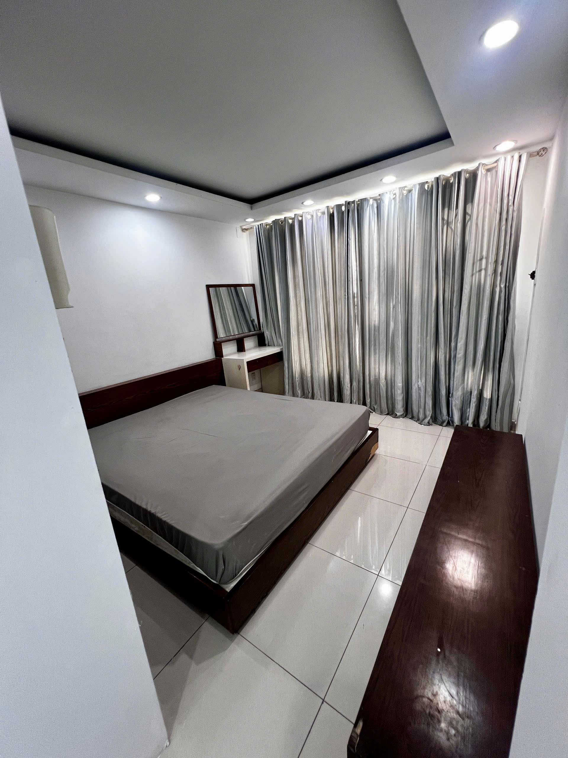 PHÒNG MỚI SƠN HUỲNH VĂN BÁNH , PHÚ NHUẬN , DỌN VÀO Ở NGAY