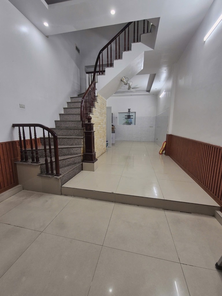 Nguyễn Ngọc Nại ô tô đỗ cửa, phân lô quân đội sát mặt phố, 2 thoáng, sổ vuông