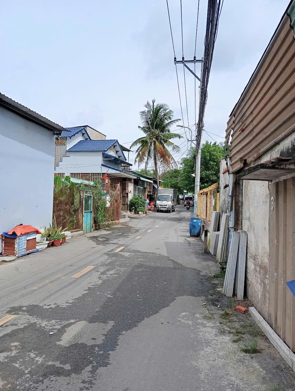 Bán đất 104m2 hẻm ô tô đường 28 Long Thạnh Mỹ, giá 4.x tỷ