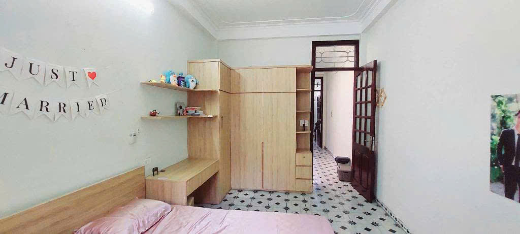 Bán nhà quận Hoàn Kiếm 4 tầng dân xây chắc chắn 50m gần mặt phố
