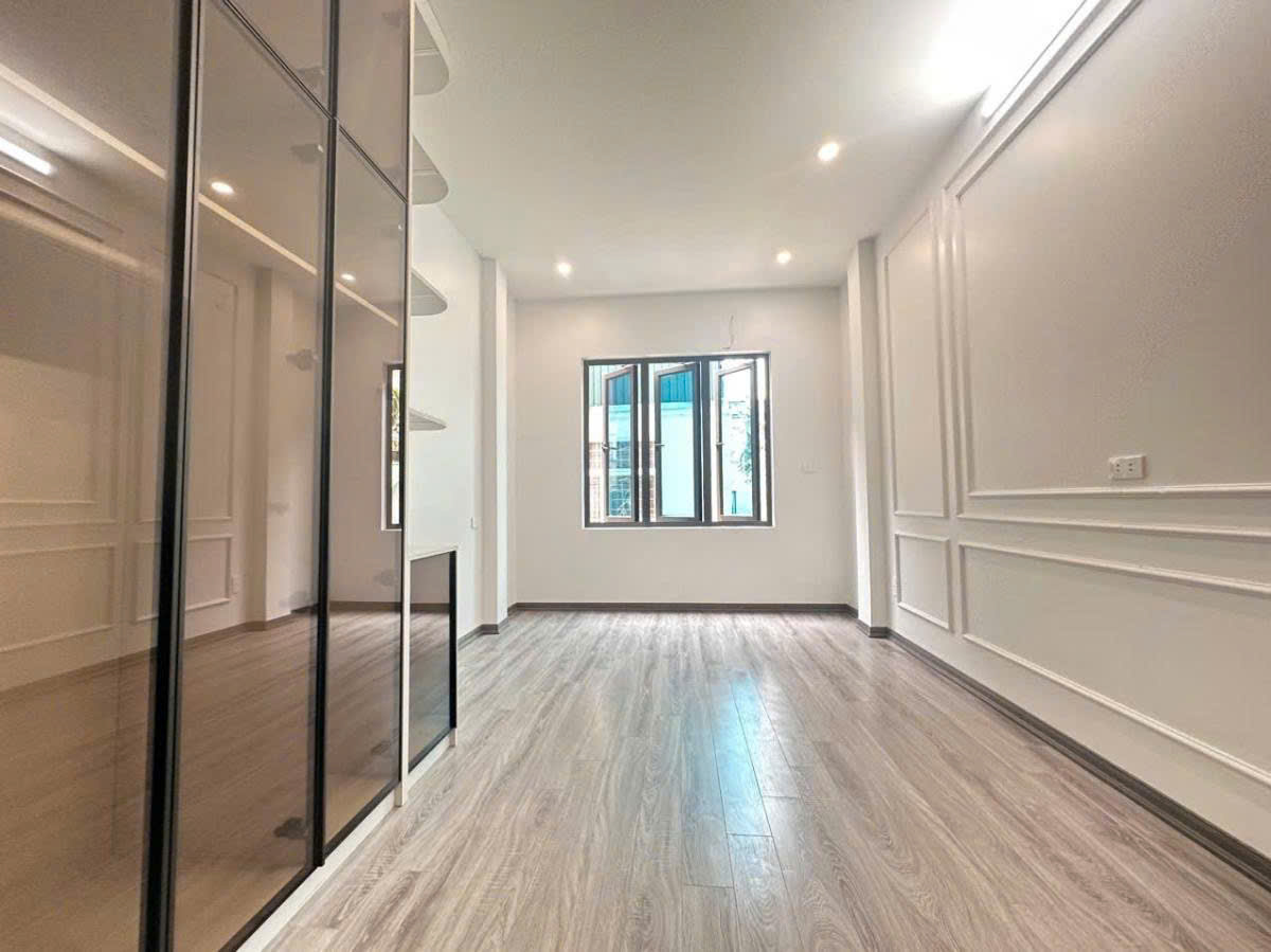CHỦ VỠ NỢ CẦN BÁN GẤP - NHÀ HOÀNG HOA THÁM VỊ TRÍ THUẬN TIỆN NHẤT NGÕ RỘNG 3M TRƯỚC NHÀ 4M -  GIAO THÔNG KẾT NỐI VỚI HOÀNG QUỐC VIỆT, LẠC LONG QUÂN, ĐỘI CẤN
