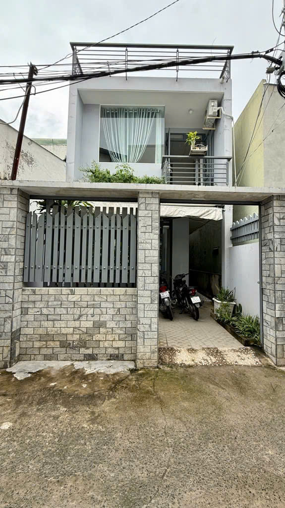 nhà q7 nở hậu 4,5x23, gần mặt tiền, sân trước sau, 2 phòng trọ riêng – 7,5 tỷ