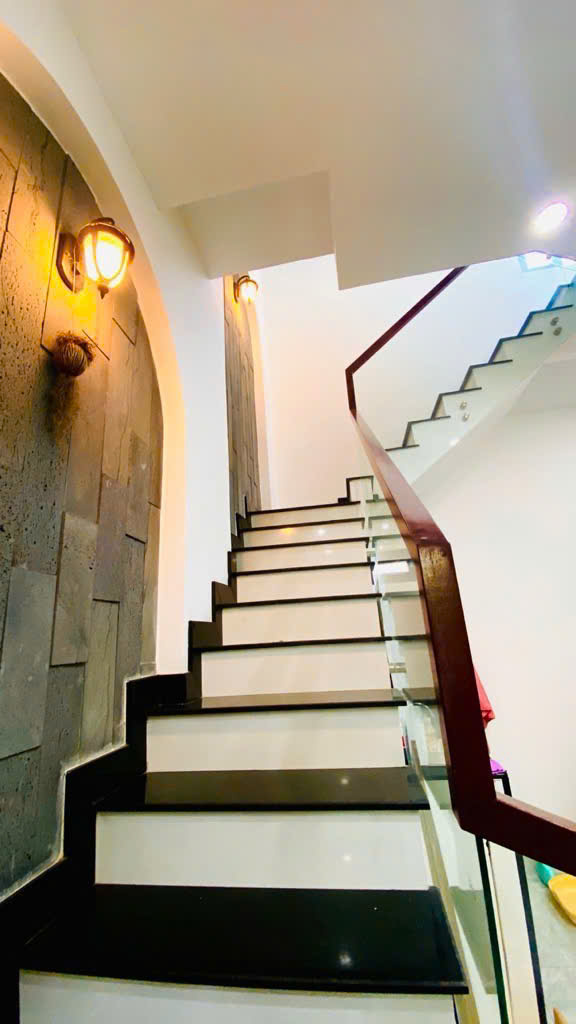 HÀNG HIẾM ĐÓN TẾT QUẬN 12, 2 MẶT TIỀN, 3 TẦNG BTCT NHÀ MỚI ĐẸP Ở NGAY